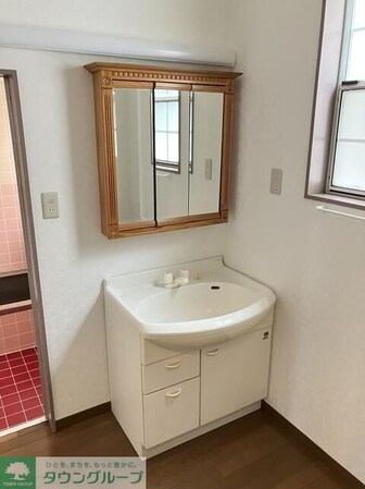 陽光の射す賃貸戸建ての物件内観写真